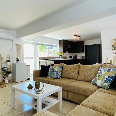 Serena'S 2-Br Apartment In Lárnaka Eksteriør bilde