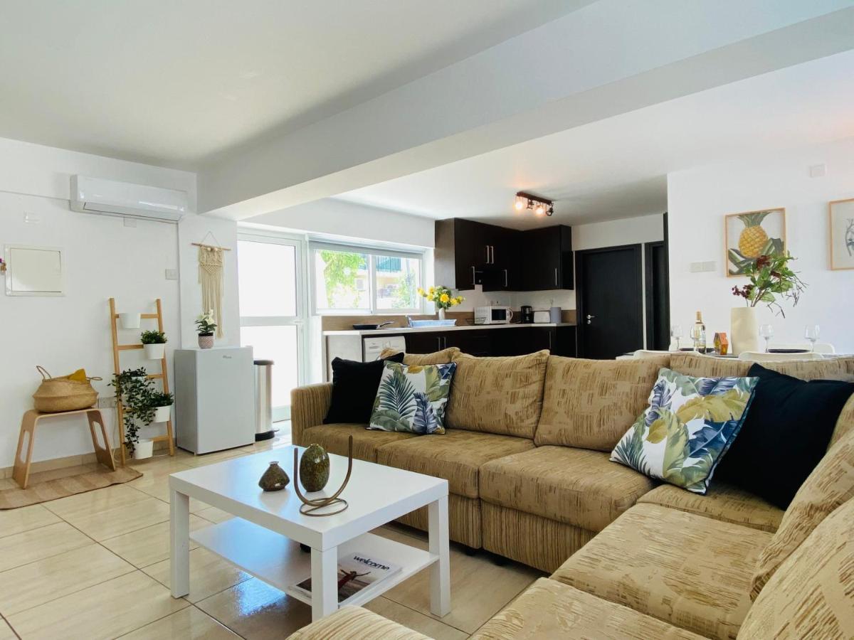 Serena'S 2-Br Apartment In Lárnaka Eksteriør bilde