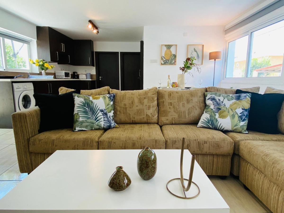 Serena'S 2-Br Apartment In Lárnaka Eksteriør bilde