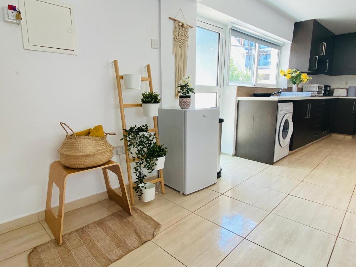 Serena'S 2-Br Apartment In Lárnaka Eksteriør bilde